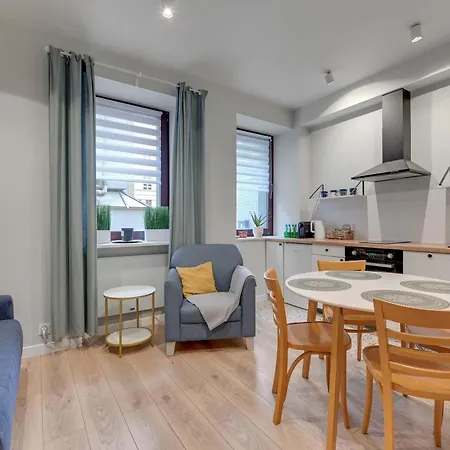 Center 1 By Grand غدينيا