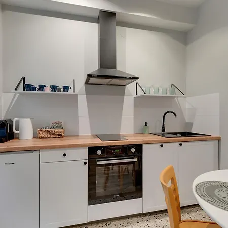 Center 1 By Grand شقة